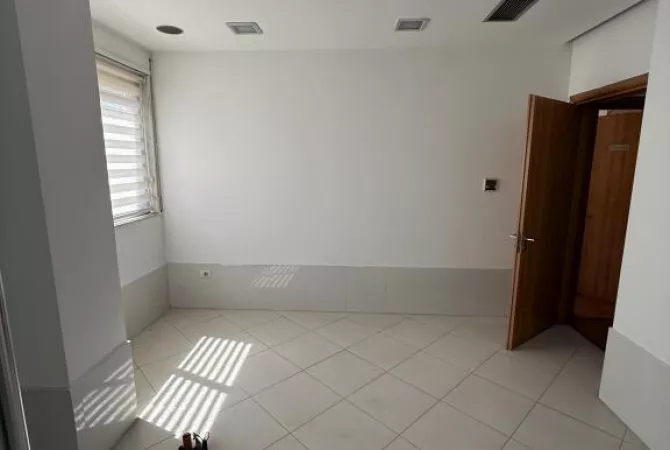 Shtepi ne shitje 2+1 ne Tirane - 8,500,000 Euro