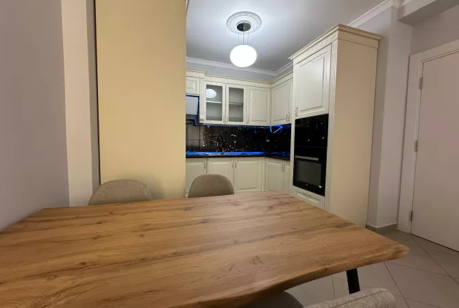 Shtepi me qera 2+1 ne Tirane - 1,000 Euro
