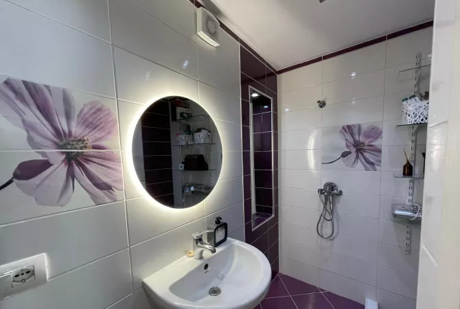 Shtepi ne shitje Shtepi Private ne Tirane, 2+1, Mobilimi E mobiluar, Pagesa 9,900,000  Leke.