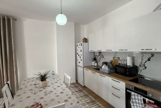 Shtepi me qera 2+1 ne Tirane - 800 Euro