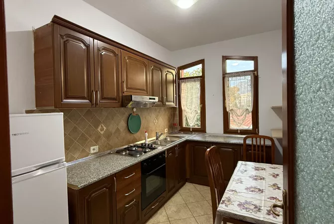 Shtepi me qera 2+1 ne Tirane - 60,000 Leke