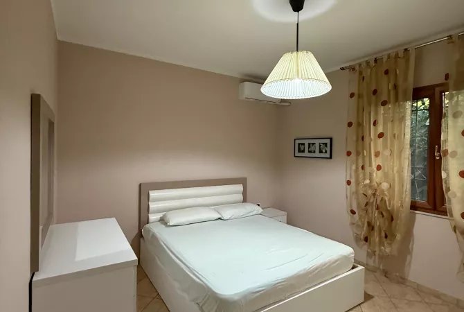 Shtepi me qera Shtepi Private ne Tirane, 2+1, Mobilimi E mobiluar, Pagesa 60,000  Leke.