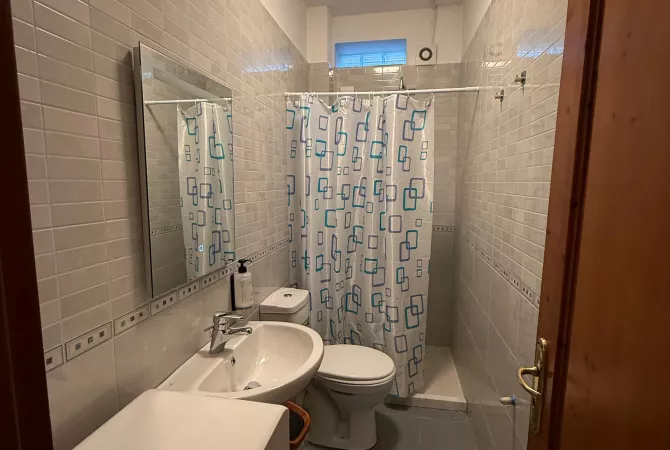 Shtepi me qera Shtepi Private ne Tirane, 2+1, Mobilimi E mobiluar, Pagesa 60,000  Leke.