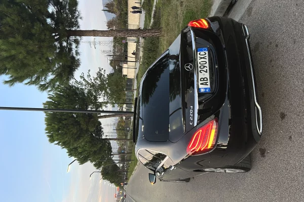 Cars for sale in Tirana, Mercedes-Benz, 2017 Diesel,Kambio Automatik Payment 14,000  Euro.