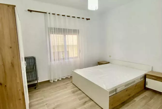 Shtepi me qera Apartament ne Tirane, 2+1, Mobilimi E mobiluar, Pagesa 45,000  Leke.