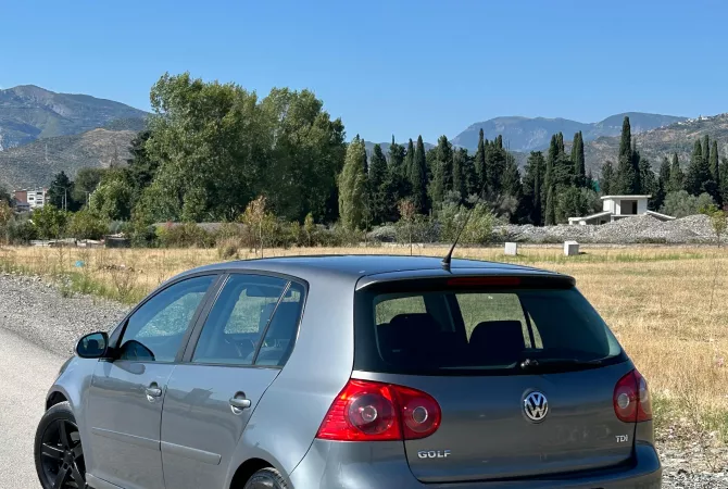 Makina ne shitje ne Elbasan - 3,599 Euro