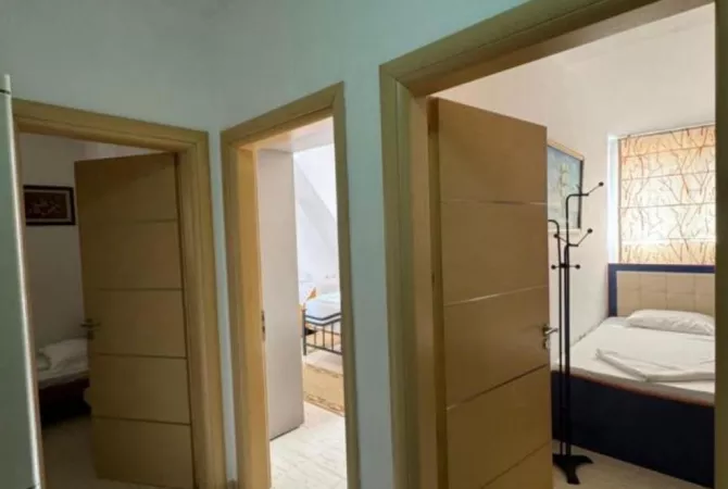 Shtepi me qera Apartament ne Tirane, 3+1, Mobilimi E mobiluar, Pagesa 75,000  Leke.