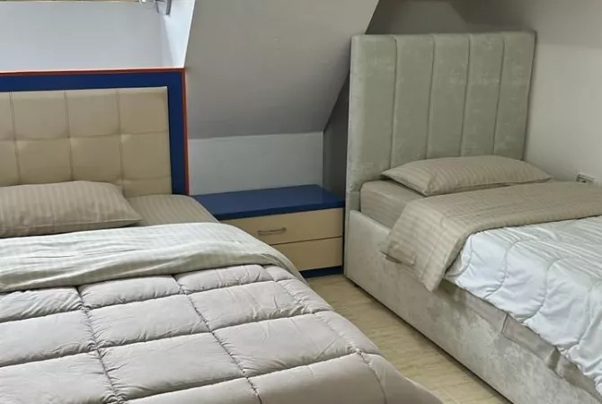 Shtepi me qera Apartament ne Tirane, 3+1, Mobilimi E mobiluar, Pagesa 75,000  Leke.