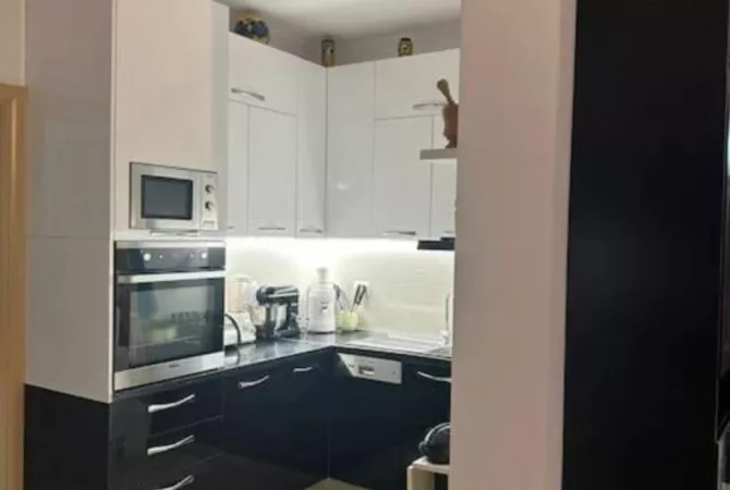 Shtepi me qera Apartament ne Tirane, 3+1, Mobilimi E mobiluar, Pagesa 75,000  Leke.