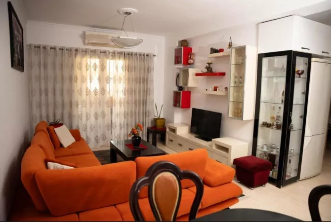 Shtepi me qera 3+1 ne Tirane - 75,000 Leke