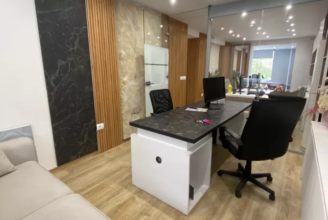 Business Property for Rent 1+1 in Tirana - 180,000 Leke