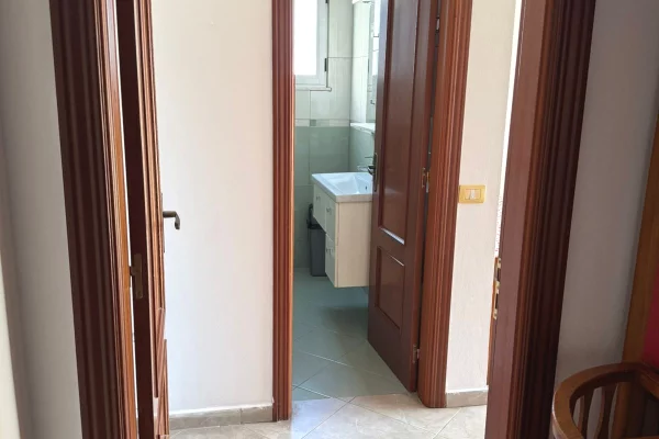 Shtepi me qera Apartament ne Tirane, 2+1, Mobilimi E mobiluar, Pagesa 55,000  Leke.