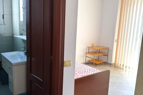 Shtepi me qera Apartament ne Tirane, 2+1, Mobilimi E mobiluar, Pagesa 55,000  Leke.