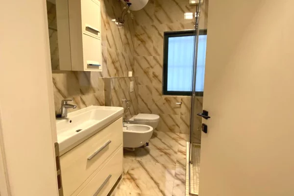 Shtepi me qera Apartament ne Tirane, 2+1, Mobilimi E mobiluar, Pagesa 2,500  Euro.