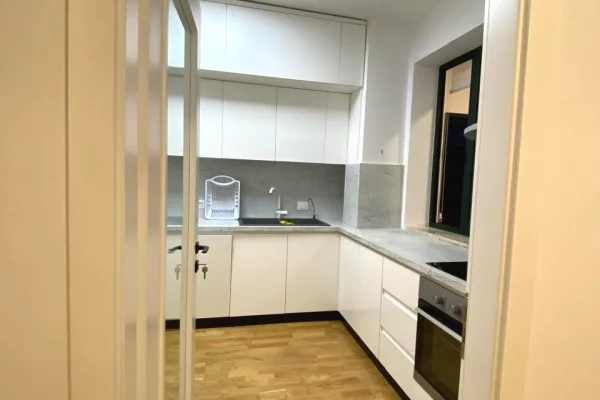 Shtepi me qera 2+1 ne Tirane - 2,500 Euro