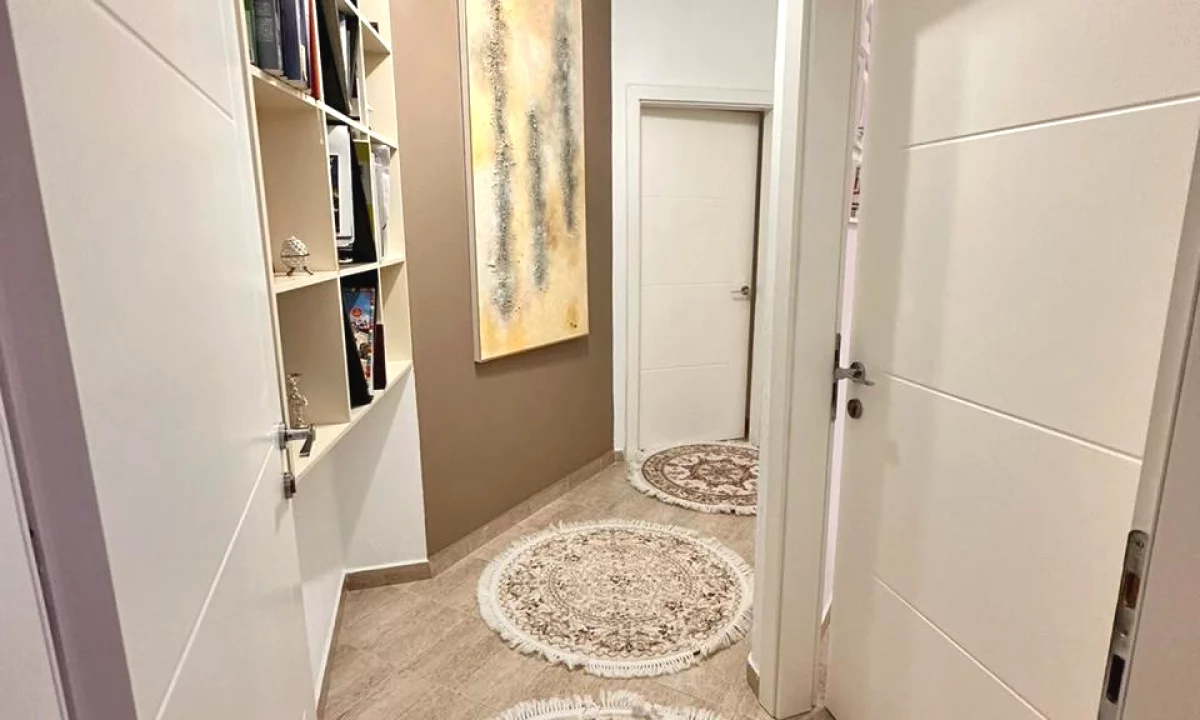 Shtepi ne shitje Apartament ne Tirane, 2+1, Mobilimi E mobiluar, Pagesa 210,000  Euro.