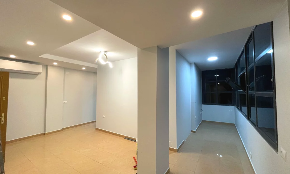 Shtepi ne shitje Apartament ne Tirane, 1+1, Mobilimi Bosh, pa mobiluar, Pagesa 8,700,000  Leke.