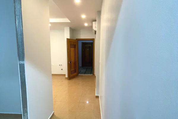 Shtepi ne shitje Apartament ne Tirane, 1+1, Mobilimi Bosh, pa mobiluar, Pagesa 8,700,000  Leke.