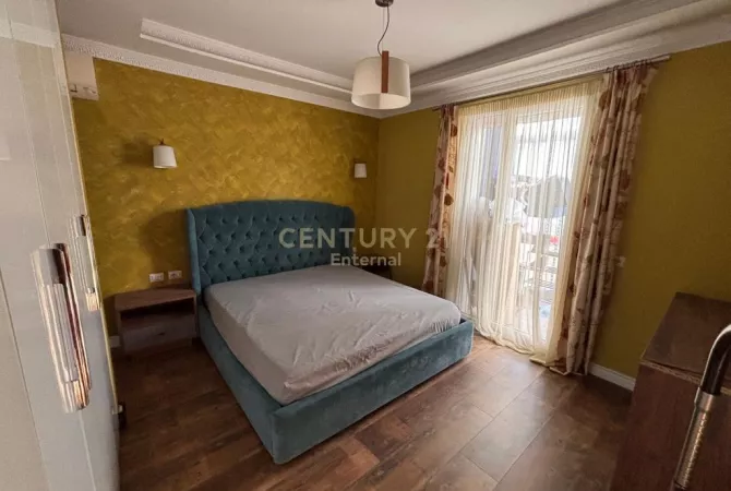 Shtepi me qera 3+1 ne Tirane - 1,800 Euro
