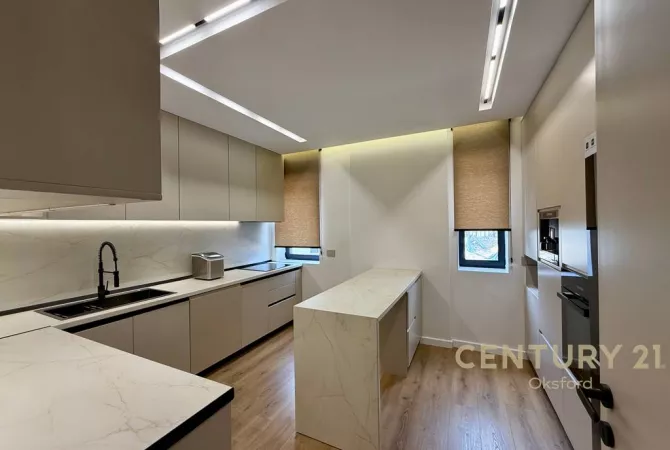 Shtepi me qera 2+1 ne Tirane - 1,400 Euro