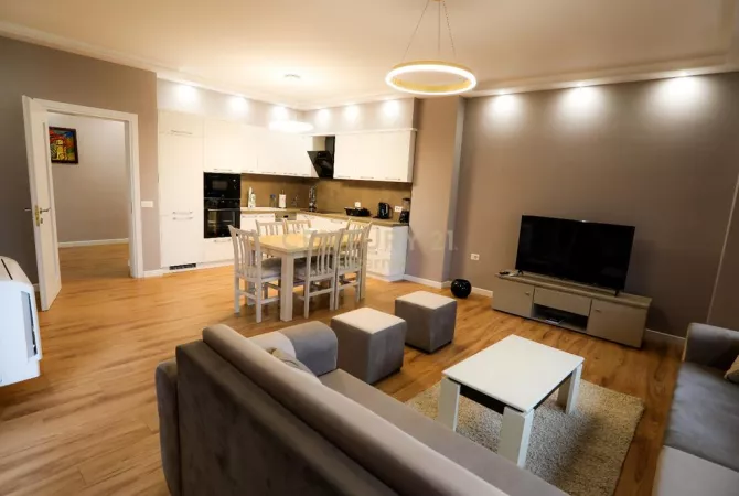 Shtepi me qera 2+1 ne Tirane - 1,200 Euro