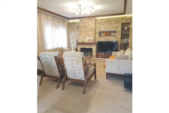 Shtepi me qera 2+1 ne Tirane - 900 Euro