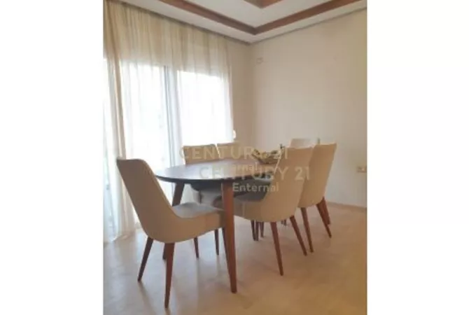 Shtepi me qera 2+1 ne Tirane - 900 Euro