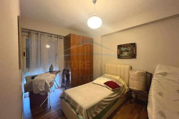 Shtepi me qera Apartament ne Tirane, 2+1, Mobilimi E mobiluar, Pagesa 726  Euro.