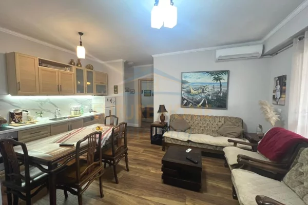 Shtepi me qera Apartament ne Tirane, 2+1, Mobilimi E mobiluar, Pagesa 726  Euro.