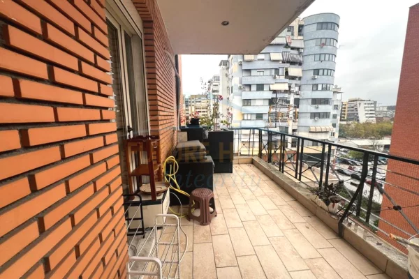 Shtepi me qera 2+1 ne Tirane - 726 Euro