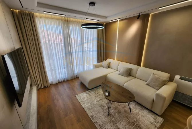 Shtepi me qera Apartament ne Tirane, 2+1, Mobilimi E mobiluar, Pagesa 700  Euro.