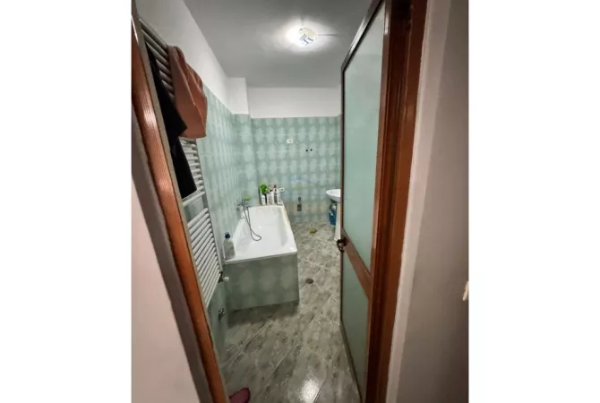 Shtepi ne shitje Apartament ne Tirane, 2+1, Mobilimi E mobiluar, Pagesa 140,000  Euro.