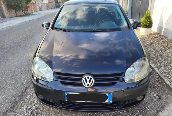 Makina ne shitje ne Durres, Volkswagen, 2005 Diesel,Kambio Manual Pagesa 2,900  Euro.
