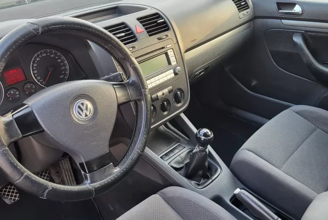 Makina ne shitje ne Durres, Volkswagen, 2005 Diesel,Kambio Manual Pagesa 2,900  Euro.
