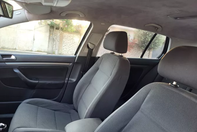 Makina ne shitje ne Durres, Volkswagen, 2005 Diesel,Kambio Manual Pagesa 2,900  Euro.