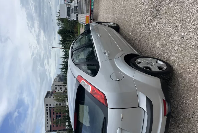 Makina ne shitje ne Tirane - 2,500 Euro