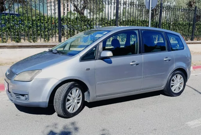 Makina ne shitje ne Tirane - 2,100 Euro