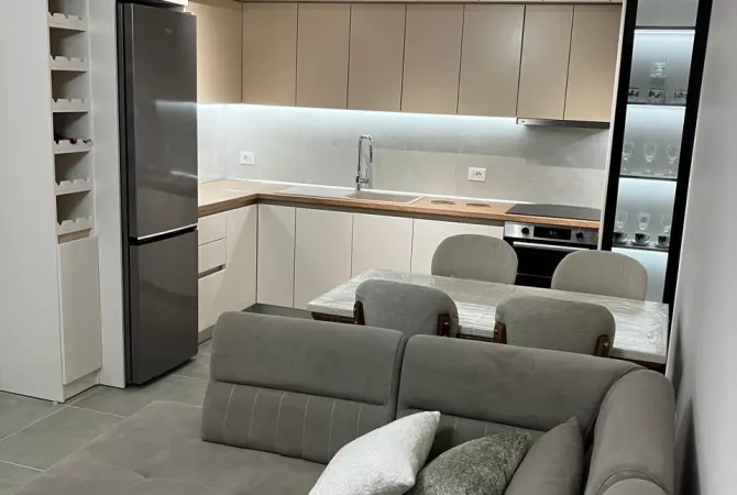 Shtepi me qera 2+1 ne Tirane - 700 Euro