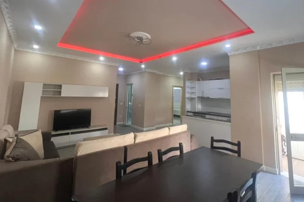 Shtepi me qera Apartament ne Tirane, 3+1, Mobilimi E mobiluar, Pagesa 550  Euro.