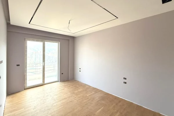 Shtepi ne shitje Penthose(kati i fundit panoramik) ne Tirane, 3+1, Mobilimi Bosh, pa mobiluar, Pagesa 700,000  Euro.