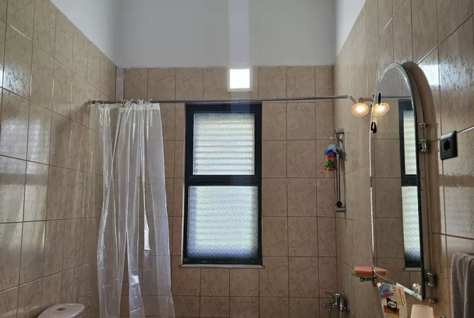 Shtepi ne shitje Vila Luksoze ne Tirane, 5+1, Mobilimi E mobiluar, Pagesa 480,000  Euro.