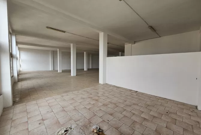 🏢 Objekt Multifunksional per Qira – Ideale per Prodhim, Magazine apo Aktivitet Komercial!