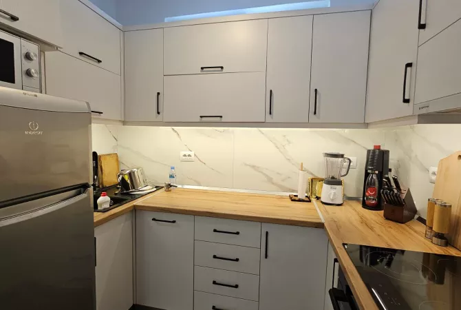 Shtepi me qera 3+1 ne Tirane - 1,200 Euro