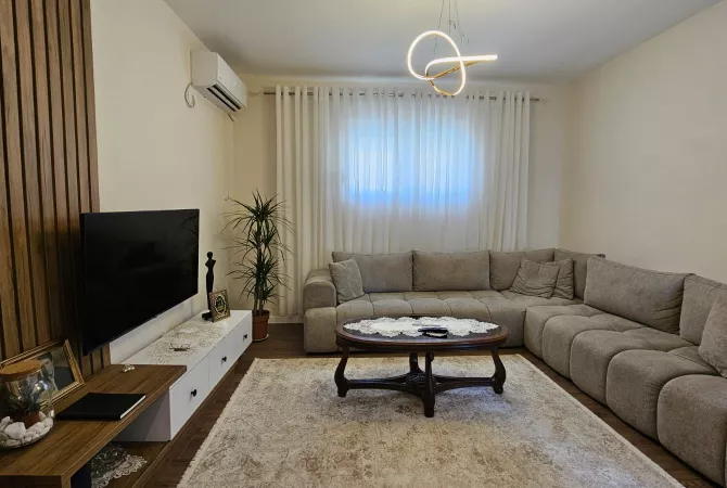 Shtepi me qera 3+1 ne Tirane - 1,200 Euro