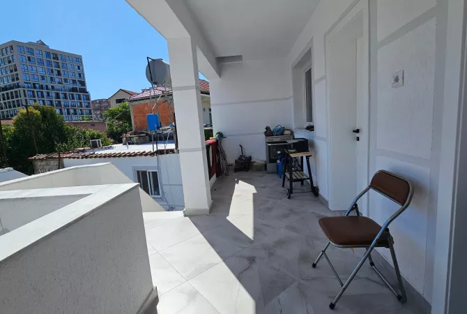 Shtepi me qera Duplex(shtepi me 2 kate) ne Tirane, 3+1, Mobilimi E mobiluar, Pagesa 1,200  Euro.