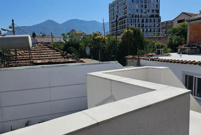 Shtepi me qera Duplex(shtepi me 2 kate) ne Tirane, 3+1, Mobilimi E mobiluar, Pagesa 1,200  Euro.