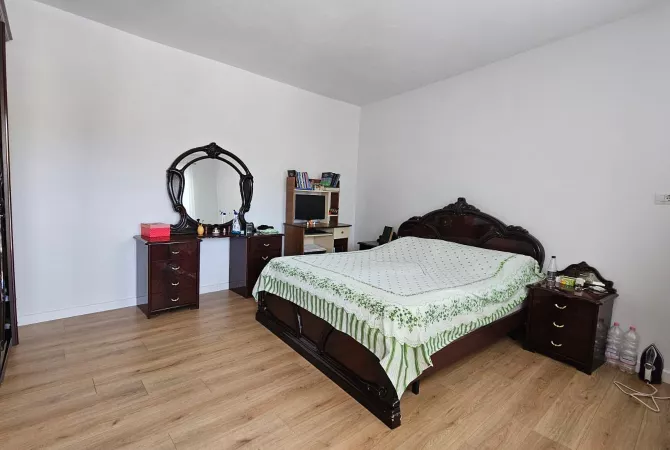 Shtepi me qera Duplex(shtepi me 2 kate) ne Tirane, 3+1, Mobilimi E mobiluar, Pagesa 1,200  Euro.