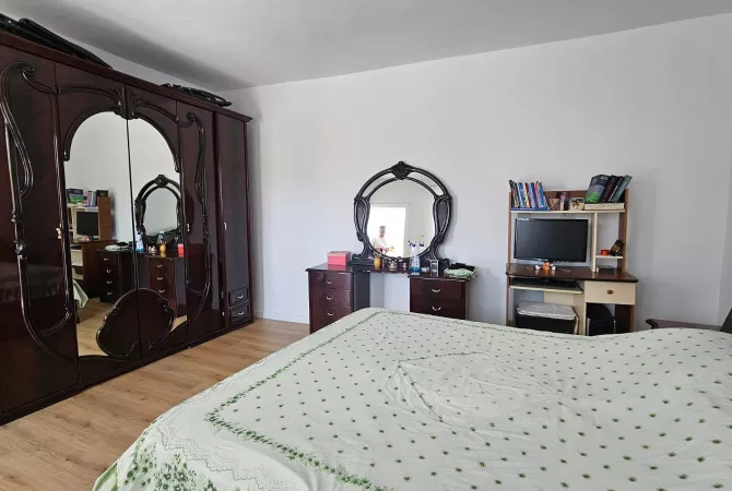 Shtepi me qera Duplex(shtepi me 2 kate) ne Tirane, 3+1, Mobilimi E mobiluar, Pagesa 1,200  Euro.