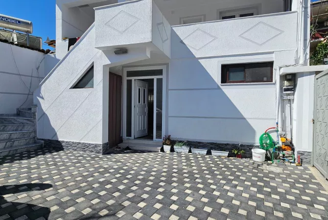 Shtepi me qera Duplex(shtepi me 2 kate) ne Tirane, 3+1, Mobilimi E mobiluar, Pagesa 1,200  Euro.