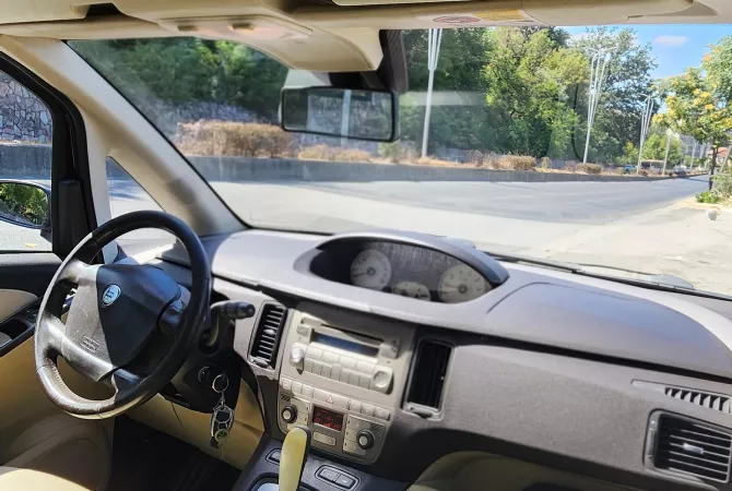 Cars for sale in Tirana, Lancia, 2004 Benzine,Kambio Automatik Payment 2,500  Euro.